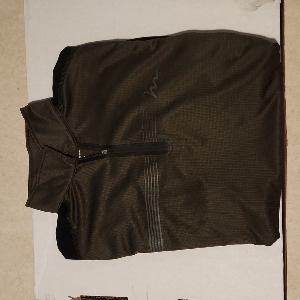 Mens Freemotion Large Collared Green/Black zip up like new!